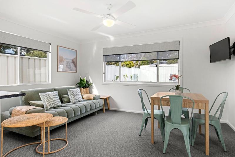 Samphire House - Fireplace with Heated Swimming Pool - image 19
