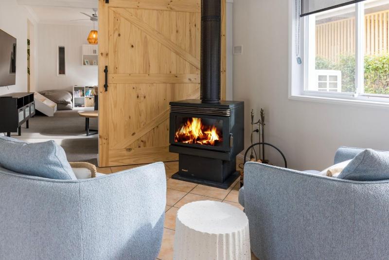Samphire House - Fireplace with Heated Swimming Pool - image 22