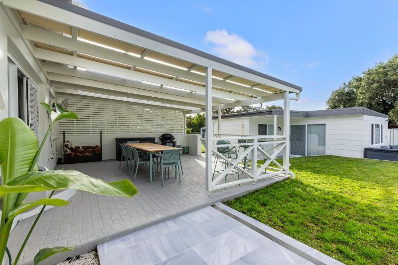 Samphire House - Fireplace with Heated Swimming Pool - image 25