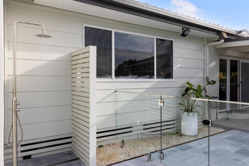 Samphire House - Fireplace with Heated Swimming Pool - image 7