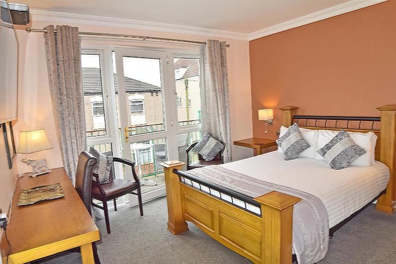 Executive Double with Balcony and Spa Bath image 2