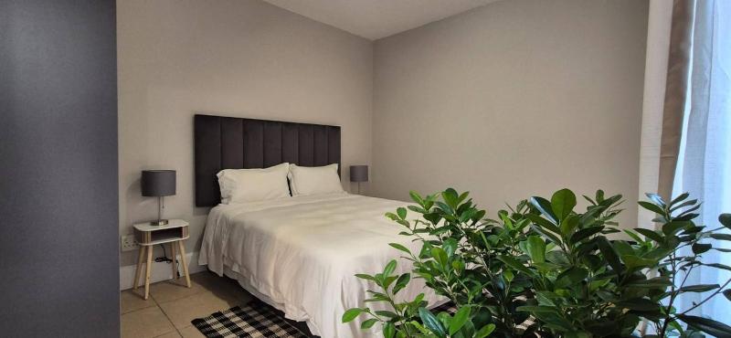 Cozy 2 Bedroom Cottage - image 8