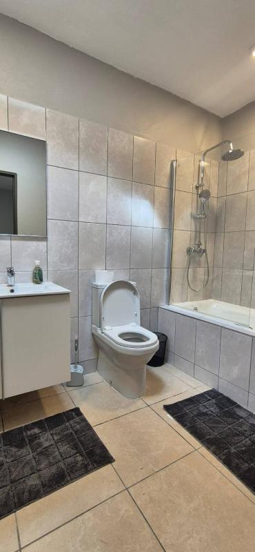Cozy 2 Bedroom Cottage - image 6