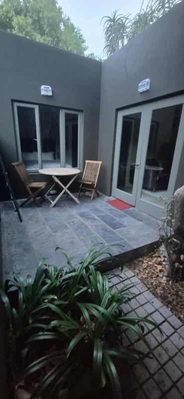 Cozy 2 Bedroom Cottage - image 11
