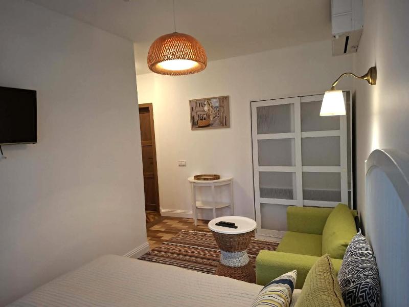 Holiday House Apartments - image 37