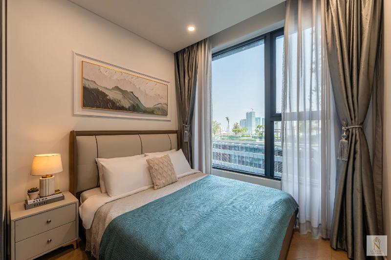 Lumière Signature Luxury Residence with Panoramic City Views - image 7