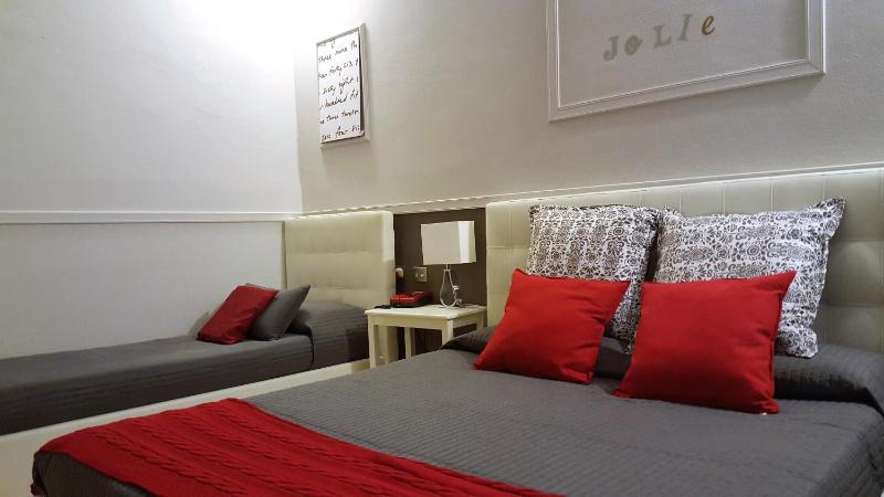 Triple Room with Balcony image 4