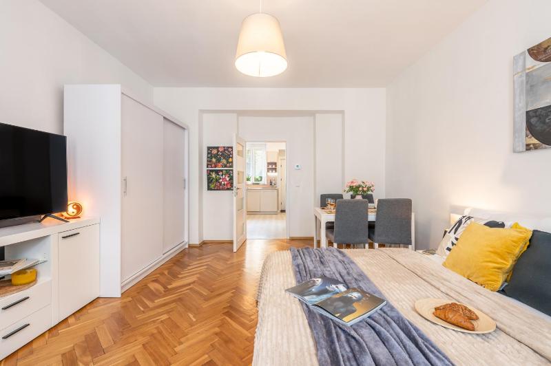 Prague Days - One Bedroom Apartment with Workspace and Netflix - image 3