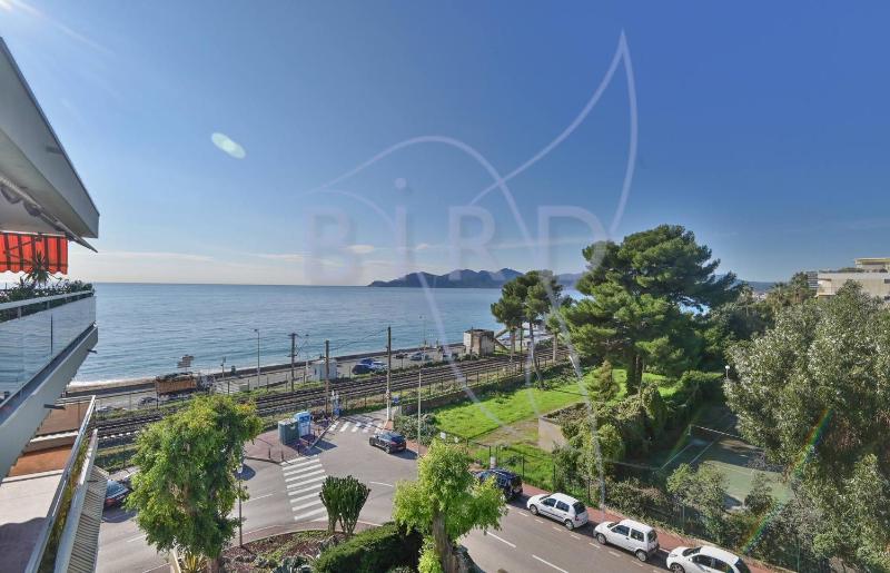 Vue Mer et Esterel Cannes just next to the beach - image 2