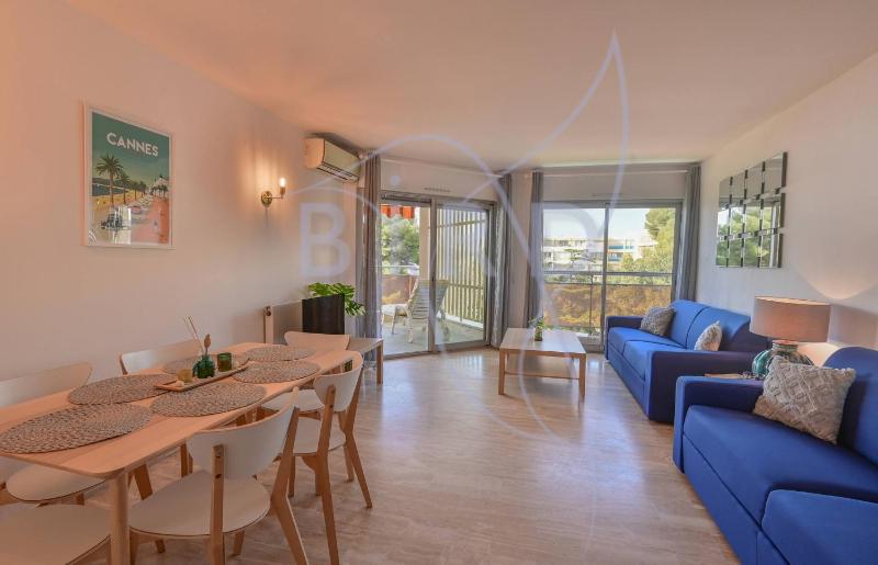 Vue Mer et Esterel Cannes just next to the beach - image 14
