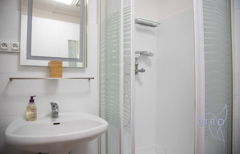 Beautiful authentic apartment in the heart of old Antibes - image 8