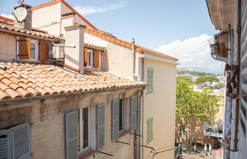 Beautiful authentic apartment in the heart of old Antibes - image 13