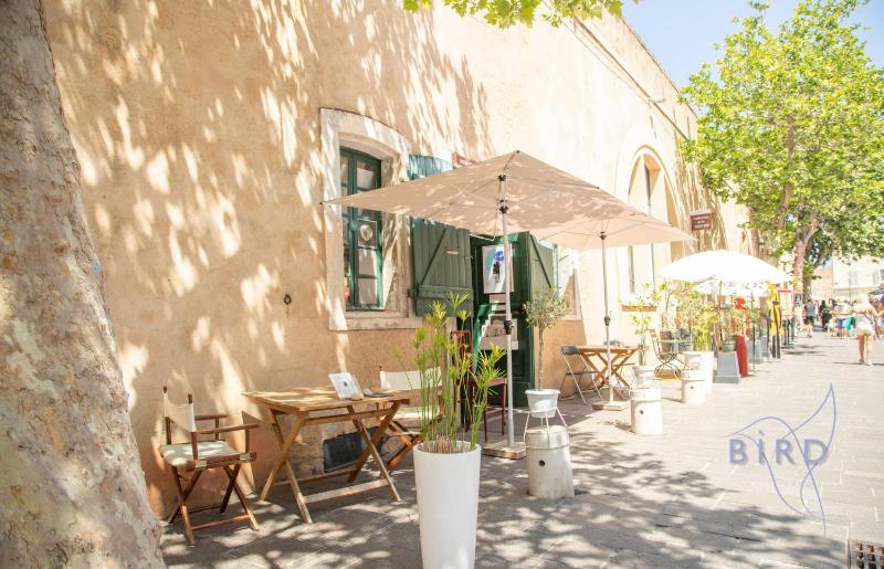 Beautiful authentic apartment in the heart of old Antibes - image 10