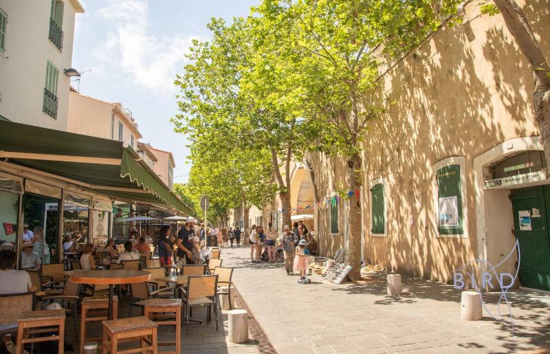 Beautiful authentic apartment in the heart of old Antibes - image 4