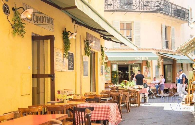 Beautiful authentic apartment in the heart of old Antibes - image 16