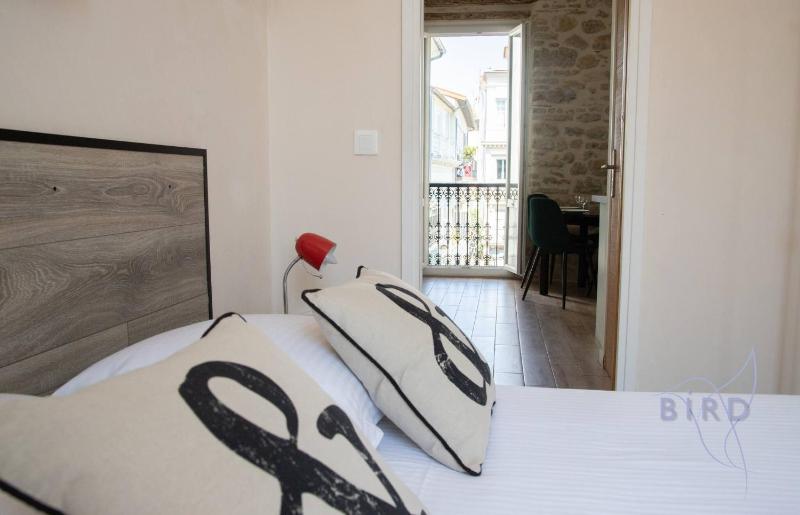 Bright 1BR in the Heart of Old Antibes Place Nationale - image 7