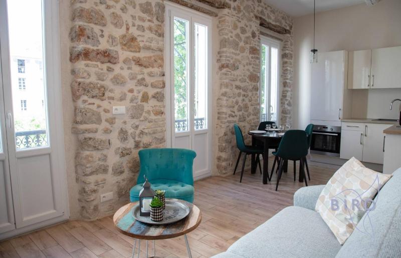 Bright 1BR in the Heart of Old Antibes Place Nationale - image 15