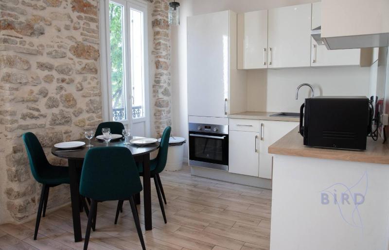 Bright 1BR in the Heart of Old Antibes Place Nationale - image 14
