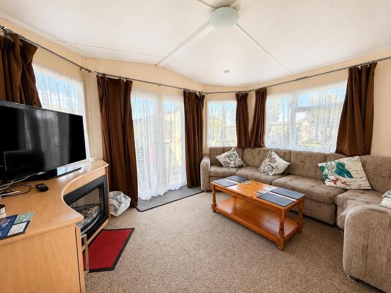 Lovely 8 Berth Caravan At Southview Skegness With Lake Views Ref 33066Cl - image 12