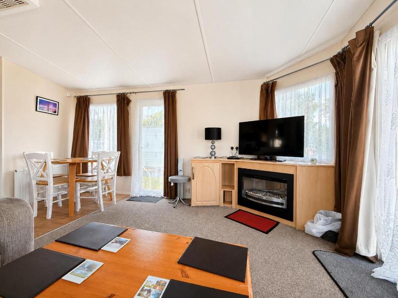 Lovely 8 Berth Caravan At Southview Skegness With Lake Views Ref 33066Cl - image 7