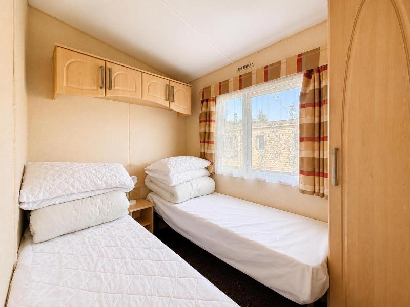 Lovely 8 Berth Caravan At Southview Skegness With Lake Views Ref 33066Cl - image 14