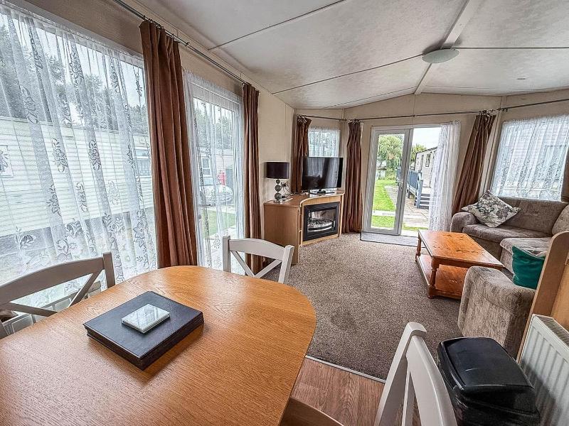 Lovely 8 Berth Caravan At Southview Skegness With Lake Views Ref 33066Cl - image 18