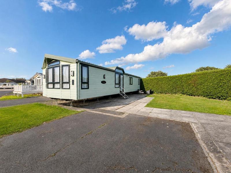 Lovely 4 Berth Caravan At Southview Holiday Park Ref 33001L - image 7
