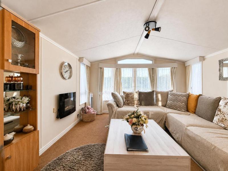 Lovely 4 Berth Caravan At Southview Holiday Park Ref 33001L - image 4