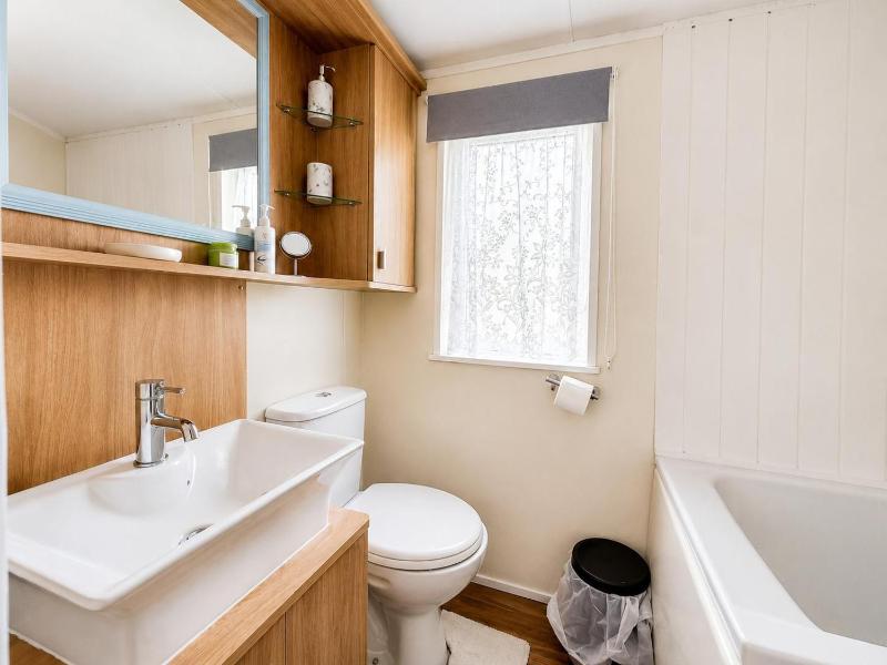 Lovely 4 Berth Caravan At Southview Holiday Park Ref 33001L - image 15