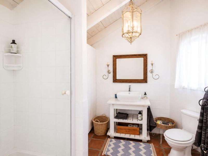 'Cardamom House' Enchanting Vacation Home 2 min from the Beach Sleeps 5 - image 7
