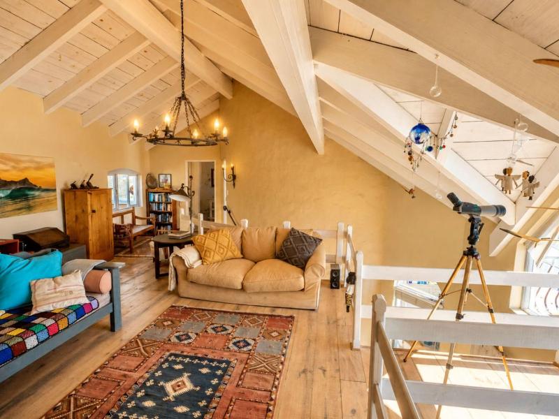 'Cardamom House' Enchanting Vacation Home 2 min from the Beach Sleeps 5 - image 9