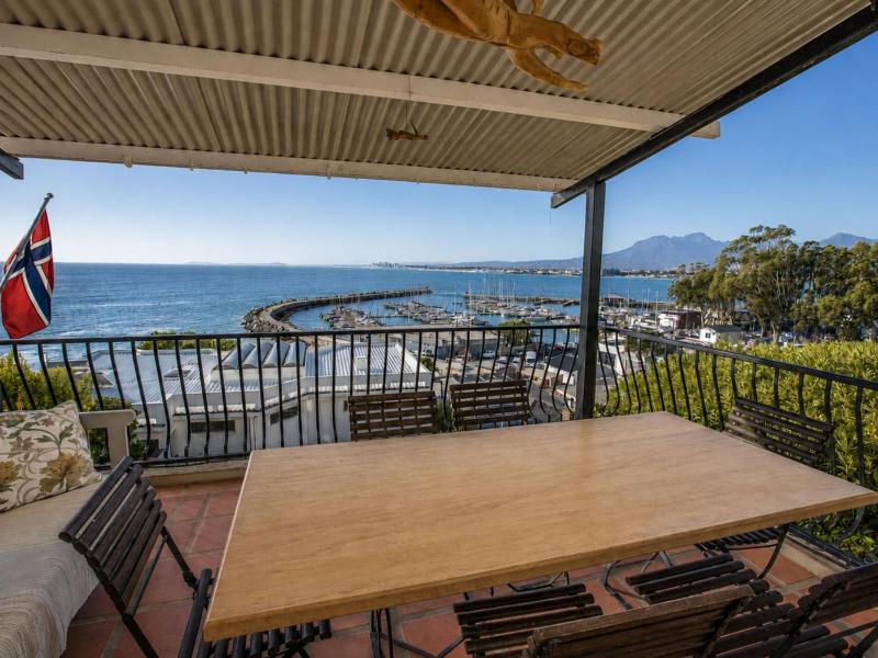 'Cardamom House' Enchanting Vacation Home 2 min from the Beach Sleeps 5 - image 14