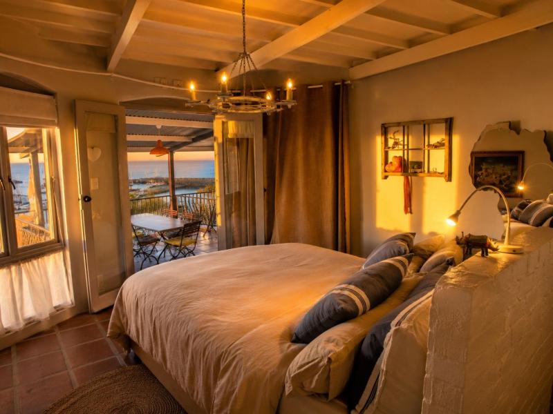 'Cardamom House' Enchanting Vacation Home 2 min from the Beach Sleeps 5 - image 8