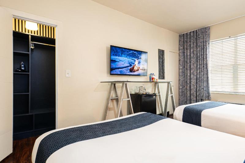 Chesterfield Hotel and Suites - image 34