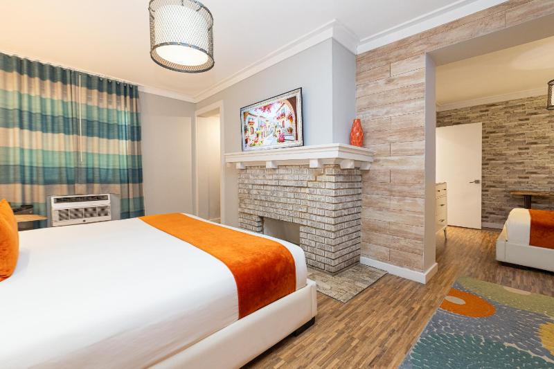 Chesterfield Hotel and Suites - image 41