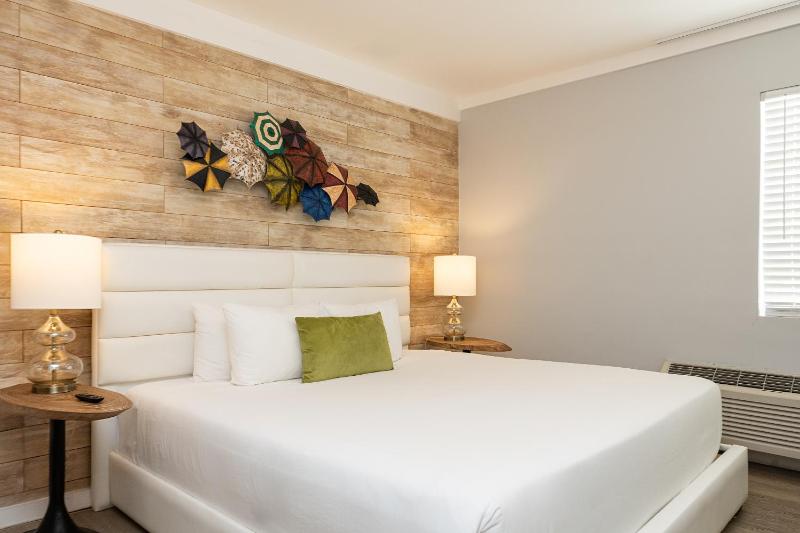 Chesterfield Hotel and Suites - image 40