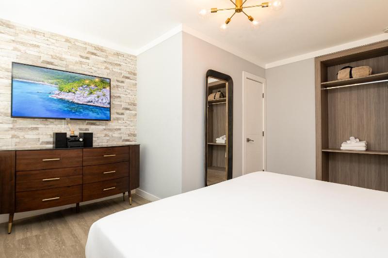 Chesterfield Hotel and Suites - image 49