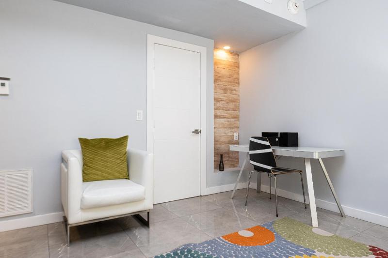 Chesterfield Hotel and Suites - image 36