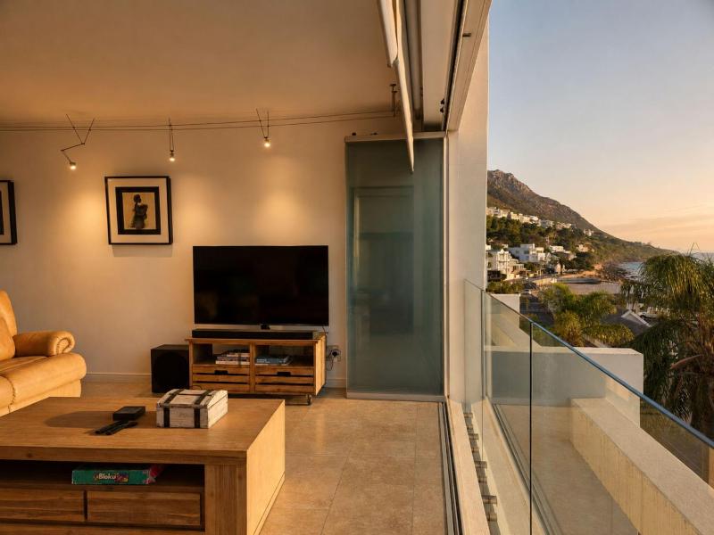 '24 Gordonia' Spacious Condo - Sleeps 7 Sea Front Easy Beach access - image 5