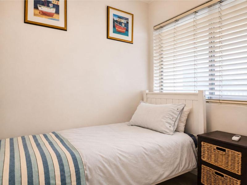 '24 Gordonia' Spacious Condo - Sleeps 7 Sea Front Easy Beach access - image 9