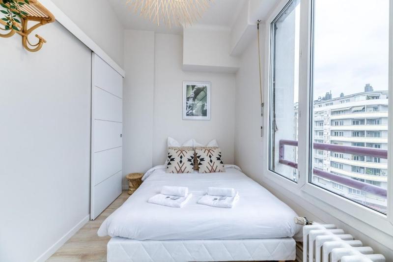 Magnifique T2 balcon avec superbe vue tram au pied - image 3