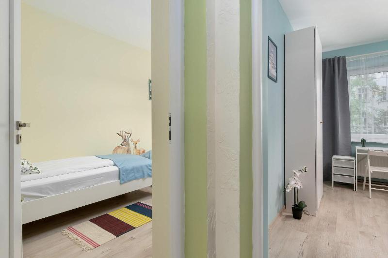 Przestronny Apartament dla 8 osób w Spokojnej Okolicy by Noclegi Renters - image 36