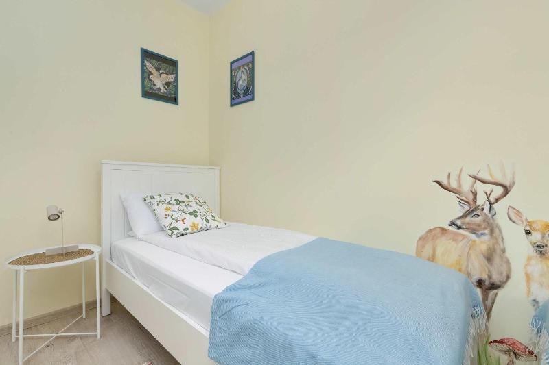 Przestronny Apartament dla 8 osób w Spokojnej Okolicy by Noclegi Renters - image 23