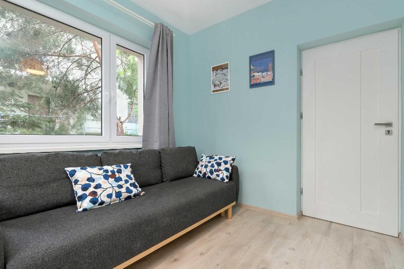 Przestronny Apartament dla 8 osób w Spokojnej Okolicy by Noclegi Renters - image 2