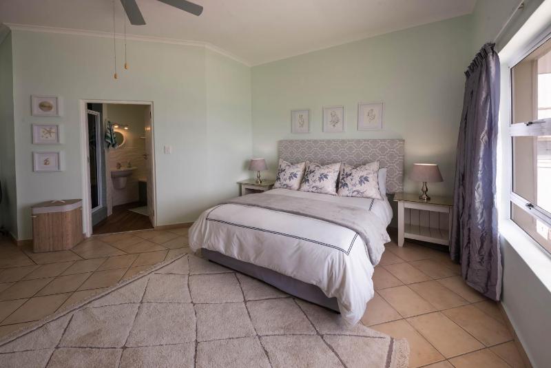 'Bikini Views' Private One Bedroom Suite for 2 with Sunny Veranda - image 10
