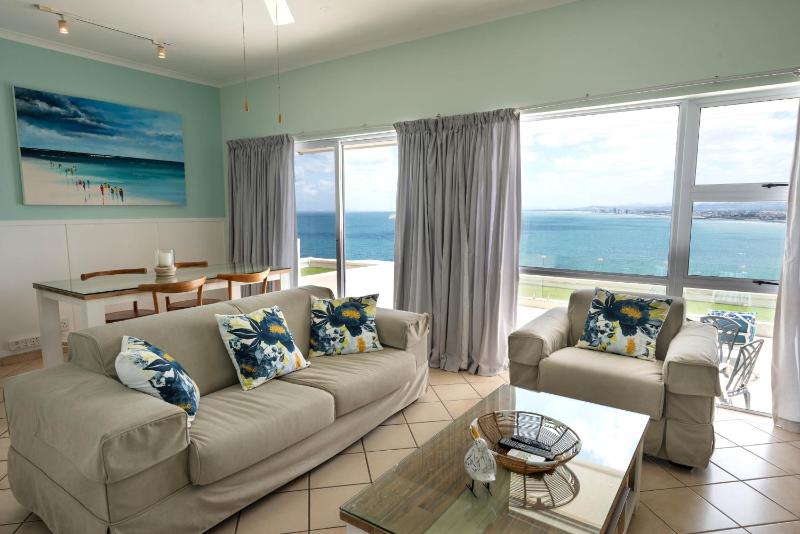 'Bikini Views' Private One Bedroom Suite for 2 with Sunny Veranda - image 4