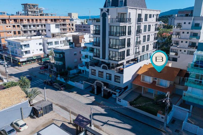 Casa para Temporada na Praia de Mariscal | 4 Quartos Jardim e Espaço Gourmet a Metros do Mar - image 49