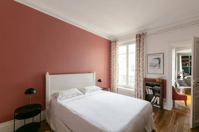 The Refined Parisian - image 16