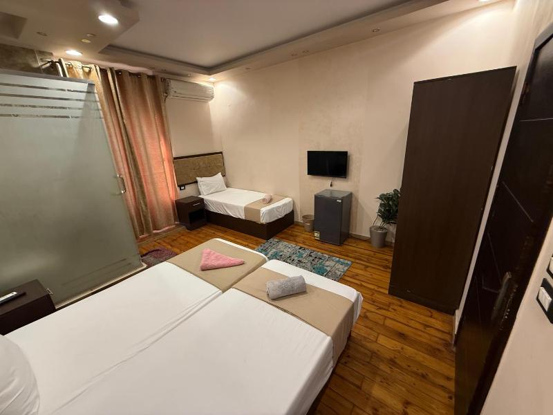 Hey Cairo-Plaza Hotel - image 6