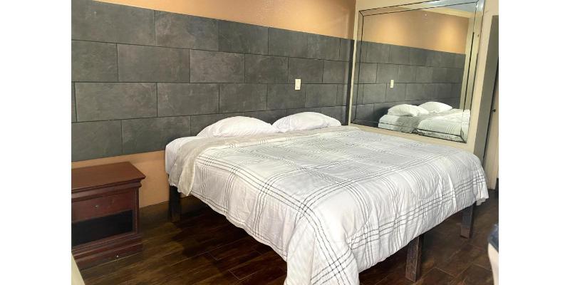 Regency Inn Houston near Hobby Airport - image 19